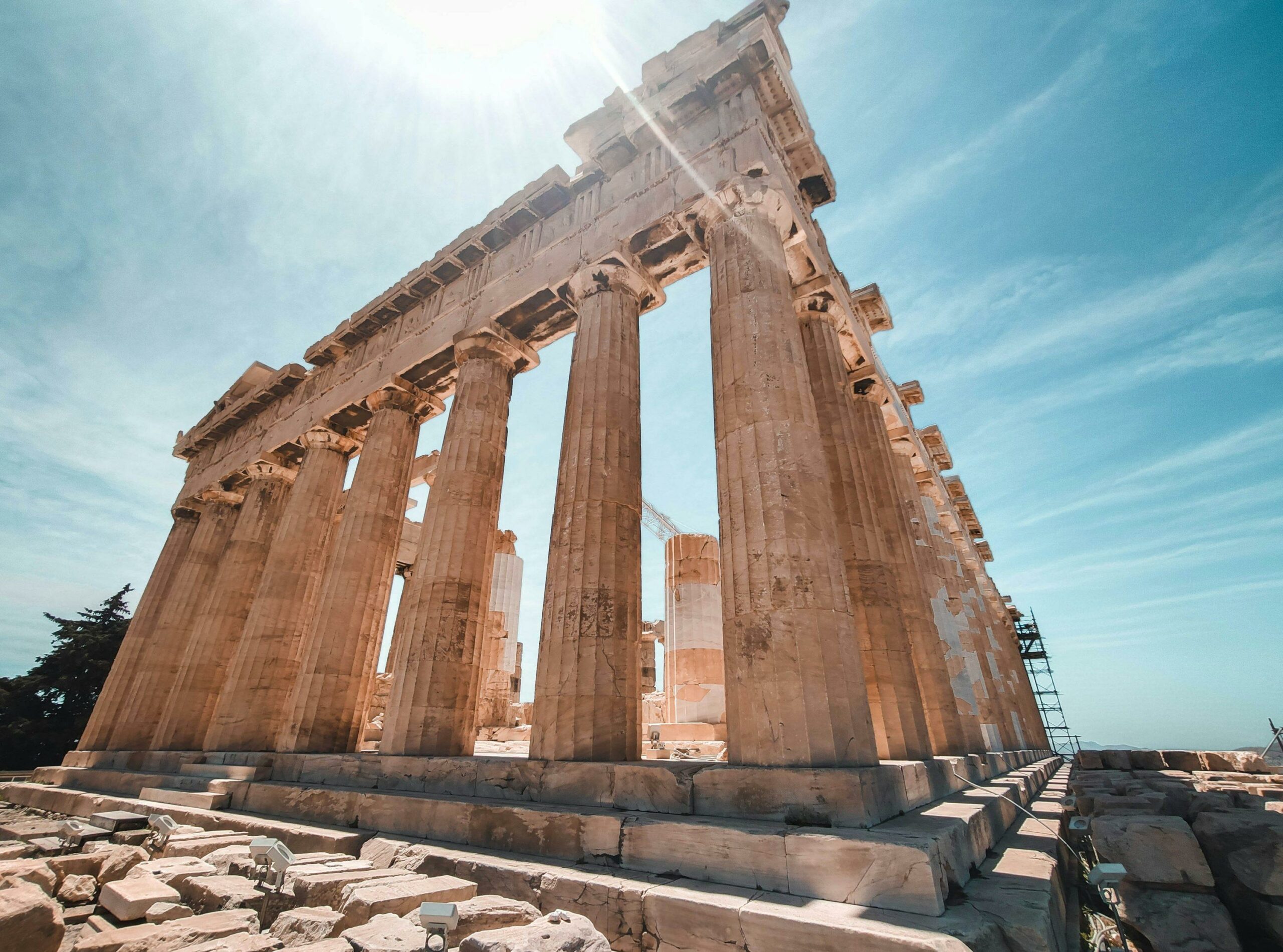 Voyage en Grèce entre temples antiques, villages blancs et mer Égée